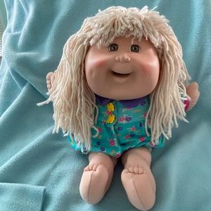 Cabbage Patch Snacktime Kid Doll—SEE VIDEO showing doll eating
